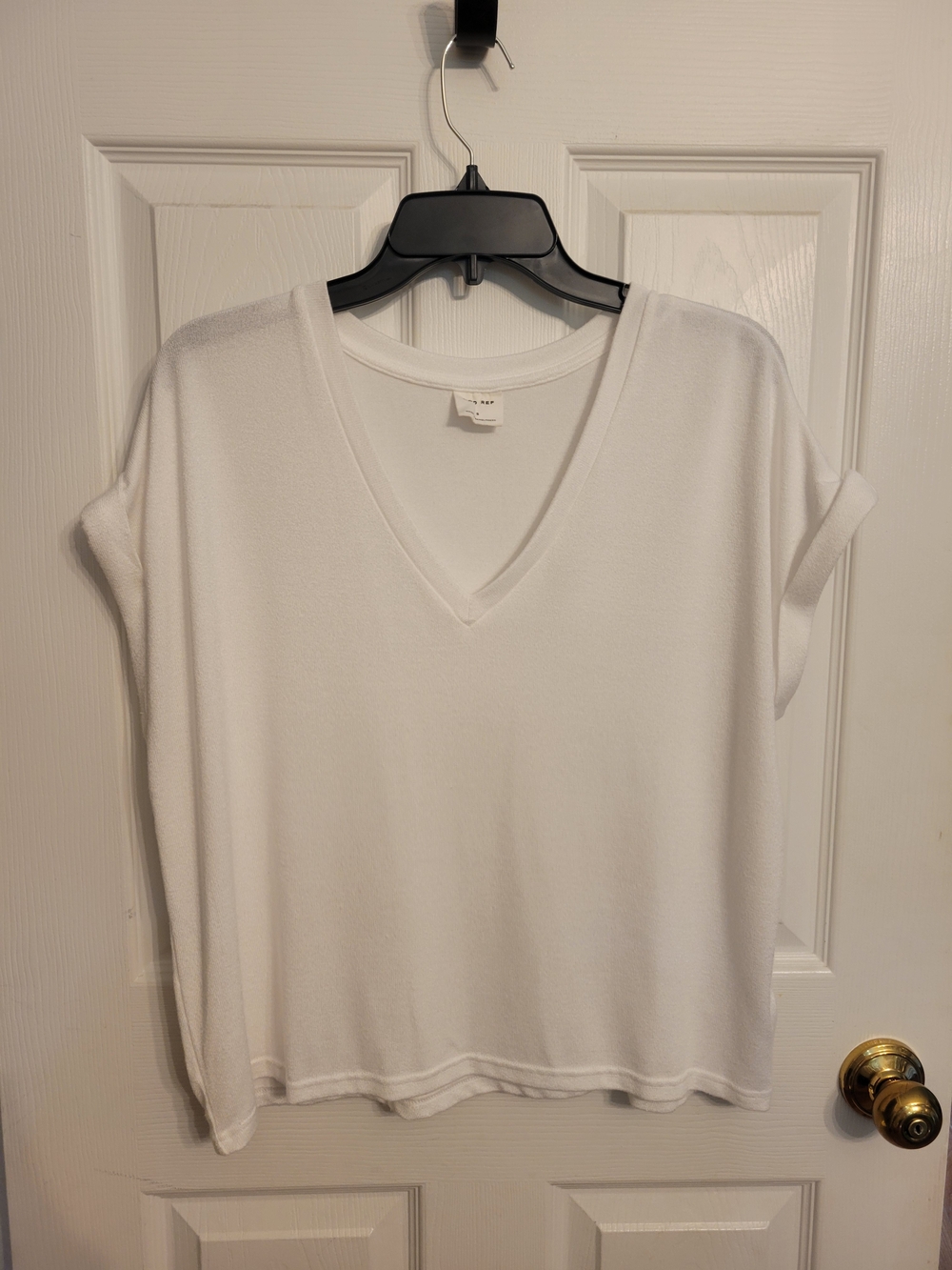 Mod Ref White V-Neck Short Sleeve Sweater